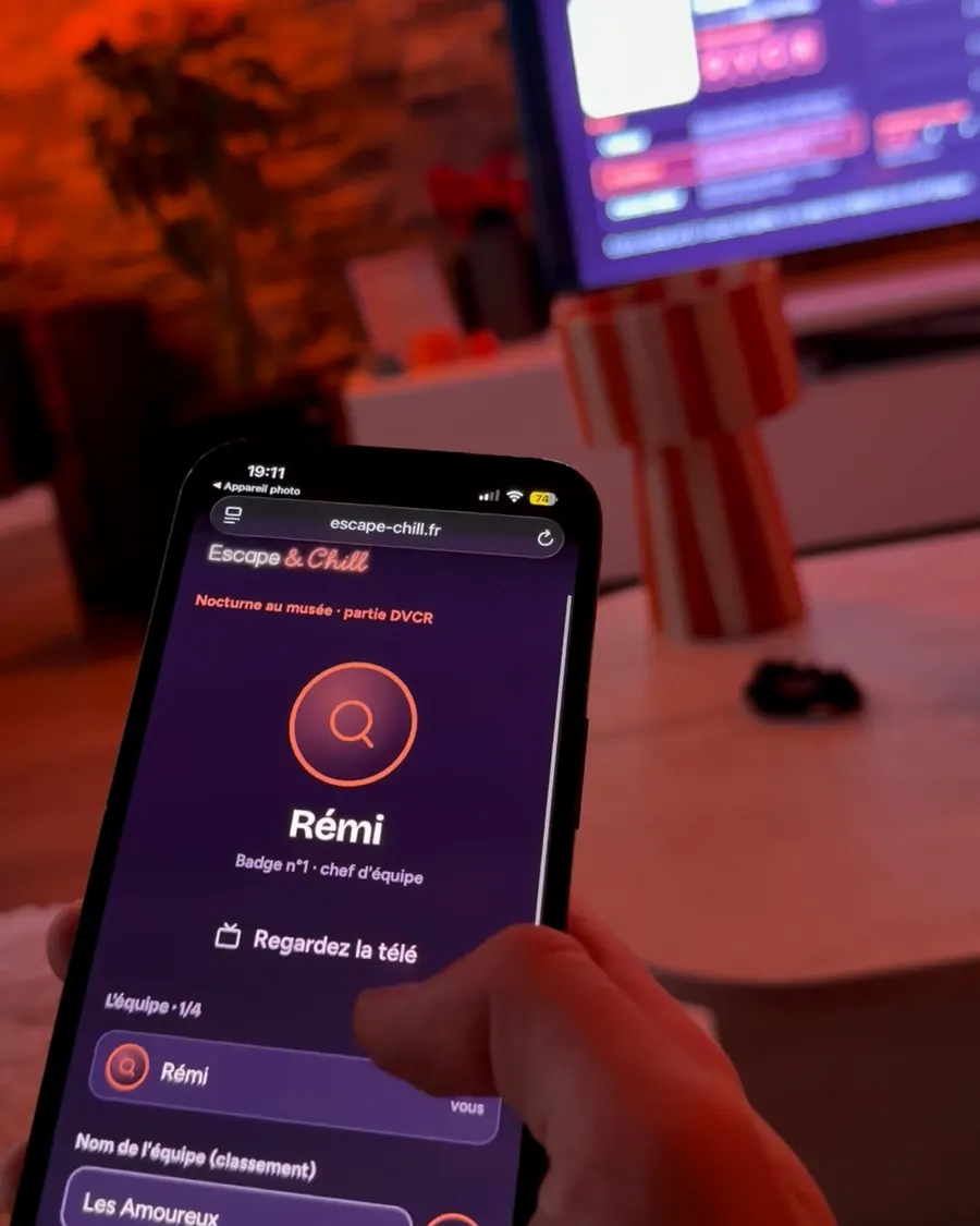 Phone screen of a player: their badge and the team name
